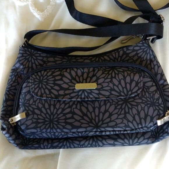 Baggallini Pewter and Black Crossbody Fabric Handbag - Picture 14 of 14